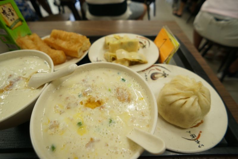 【台湾旅行】鼎元豆漿で台湾式朝食の鹹豆漿と小籠湯包を食べましょう